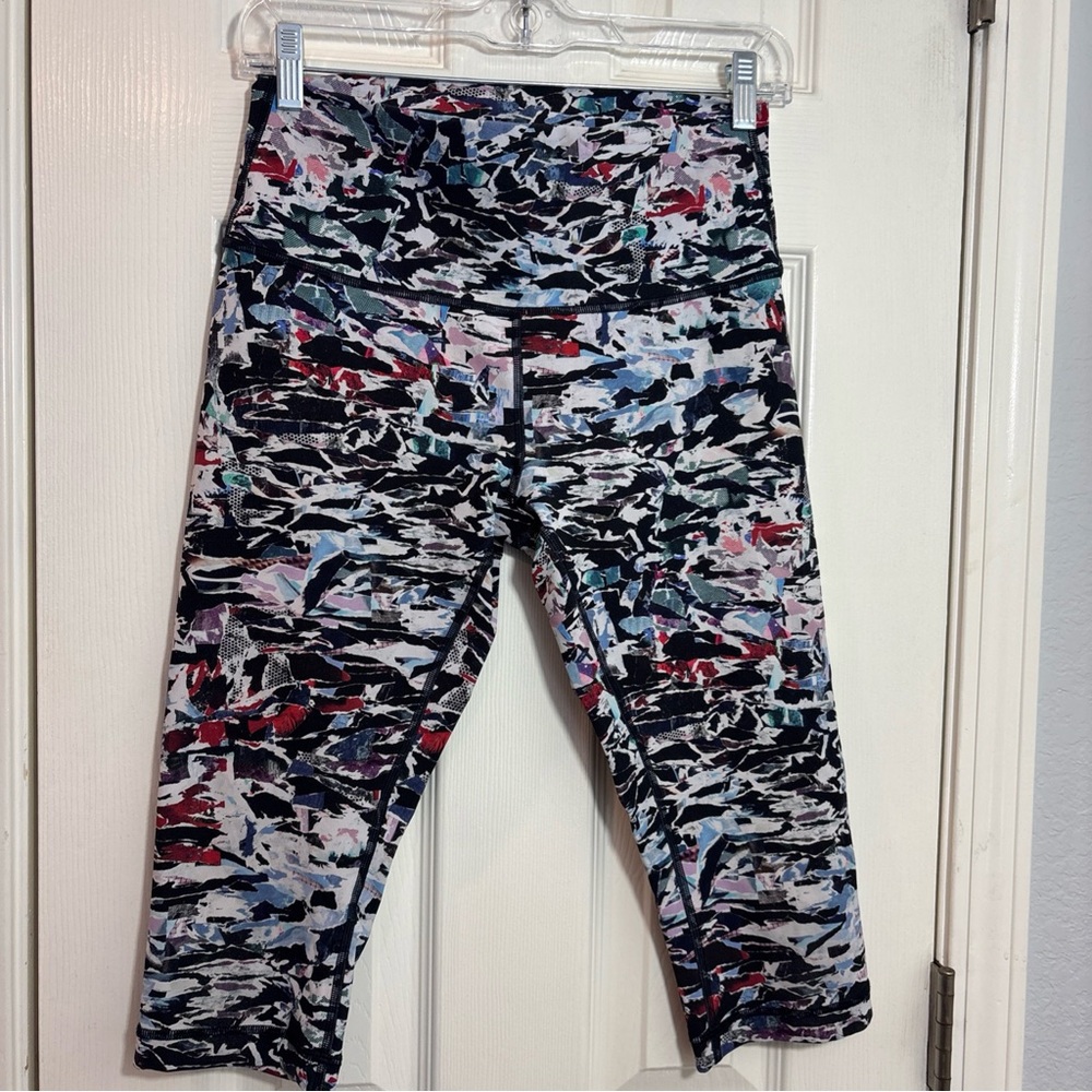 lululemon athletica Multicolor leggings Abstract Print Capris size 8